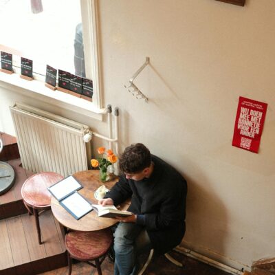 Khoảng không trong cuộc hội thoại